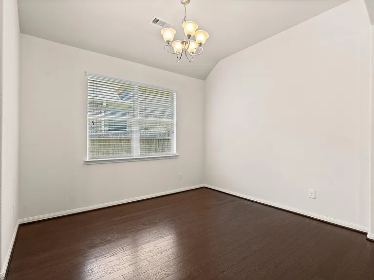 118 Red Deer Pl — Photo 5