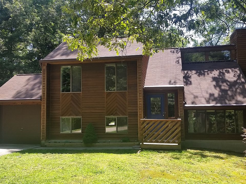 1st image of 209 Woodloch Ln