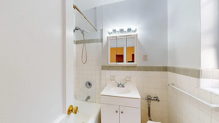 Rented by Bond New York | media 28