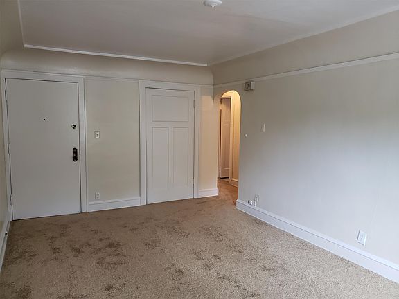 4th image of 4459 N Oakland Ave APT 3B