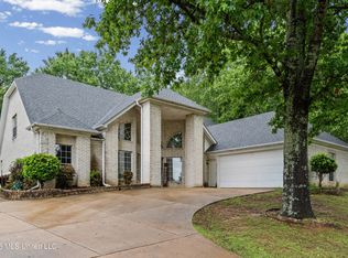 10120 Cypress Lake Dr N, Olive Branch, MS 38654