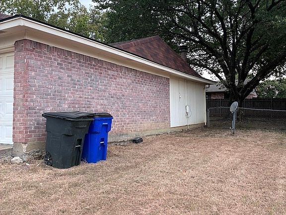 3rd image of 621 Dayton Rd