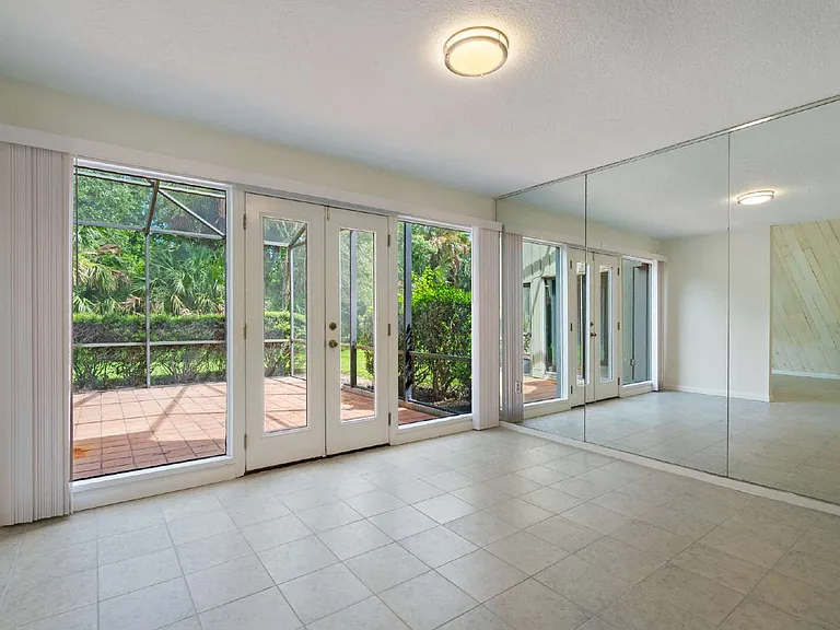 9787 Sawgrass Dr E — Photo 25