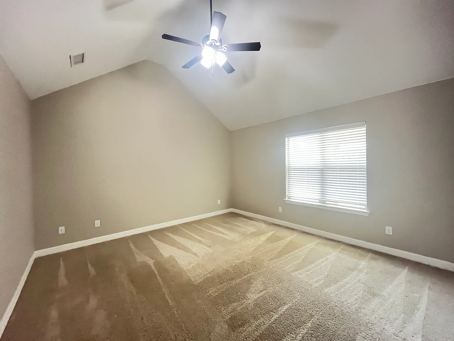 3 bed, 1605 sqft, $1,850 — Photo 4