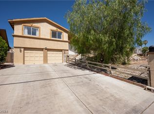 422 Falcon Ln, Las Vegas, NV 89107