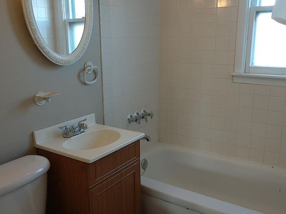 4th image of 1724 Ballentine St