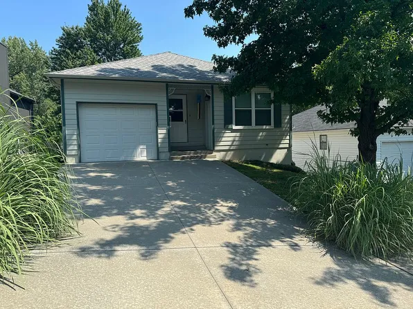 18000 E Whitney Rd S, Independence, MO 64057