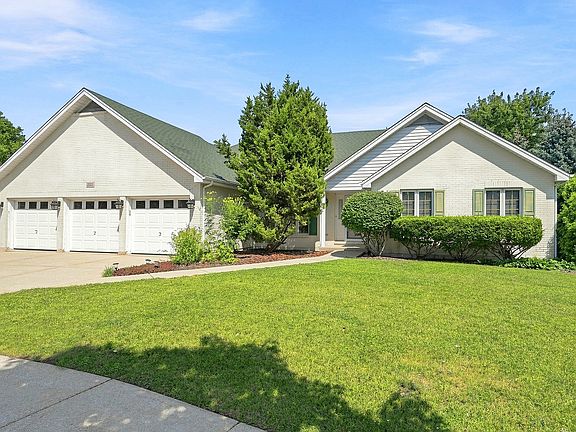 2nd image of 220 Rosewood Ct