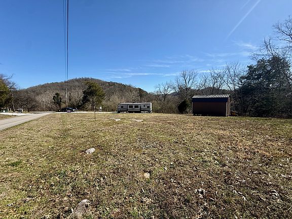 4th image of 588 Club Springs Rd