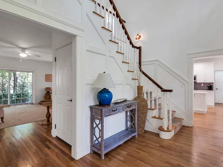 1110 N Sea Rd — Photo 15