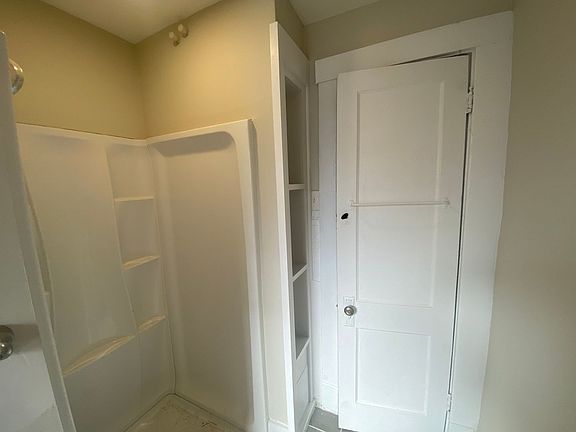4th image of 410 W Ormsby Ave #10