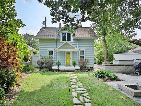 4th image of 2810 Indianola Ave