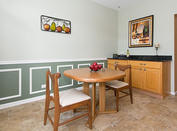 5th image of 373 Woodhill Dr