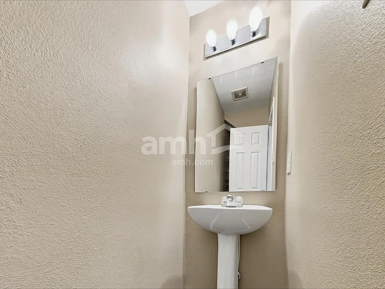 2361 Blackthorn Dr — Photo 9