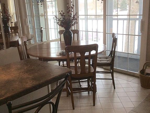 3rd image of 300 Foxwood Dr