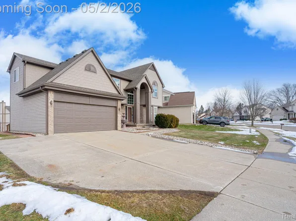8406 Sherwood Dr, Grand Blanc, MI 48439