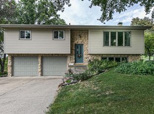 360 Summer Dr, Dubuque, IA 52002
