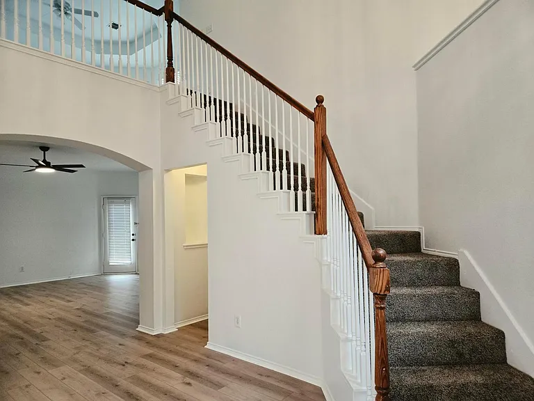 2040 Londonderry Dr — Photo 5