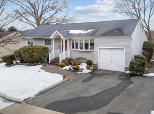 152 Haypath Rd, Old Bethpage, NY 11804