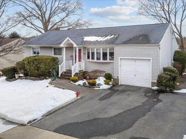 152 Haypath Road, Old Bethpage, NY 11804