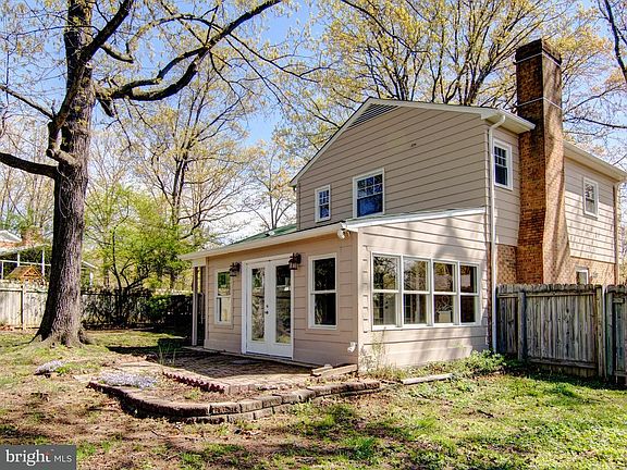 3rd image of 4216 Rosemont Ln