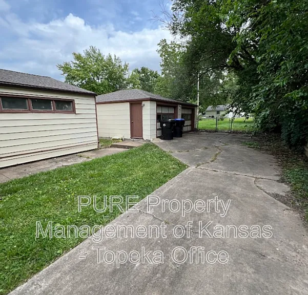1816 SW Moundview Dr — Photo 3