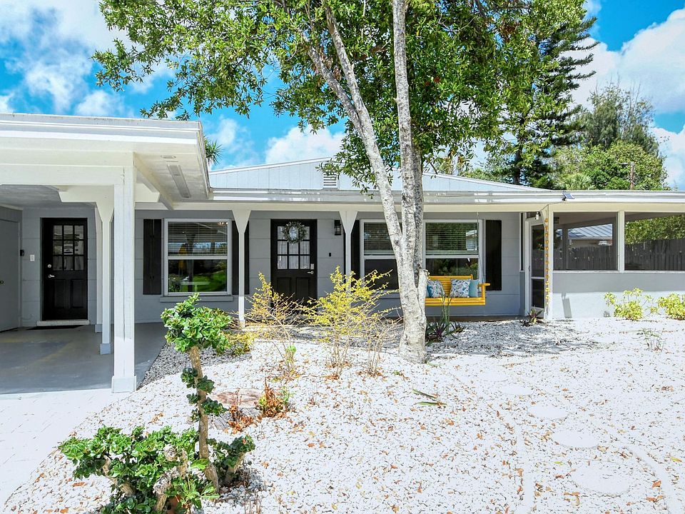 3 Bedroom / 2 Bath Mid Century Respite