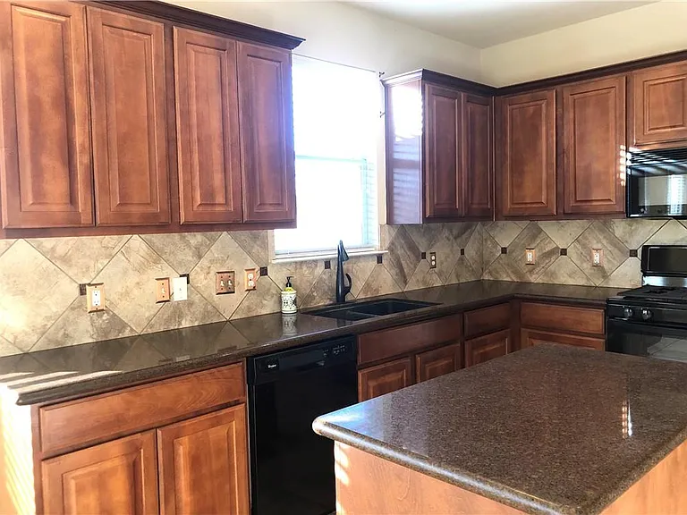 20625 Farm Pond Ln — Photo 9