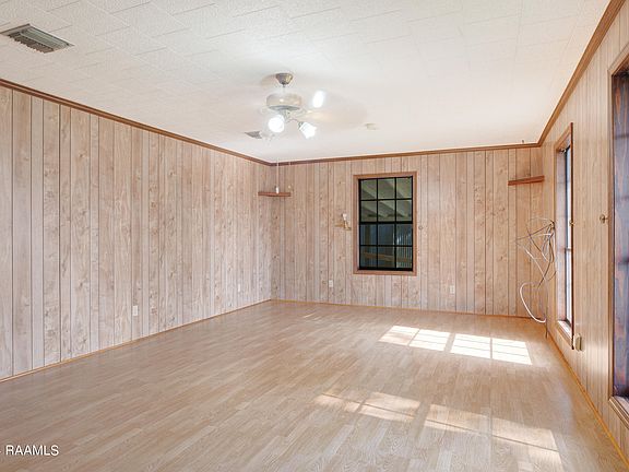 3rd image of 203 Pecan Dr
