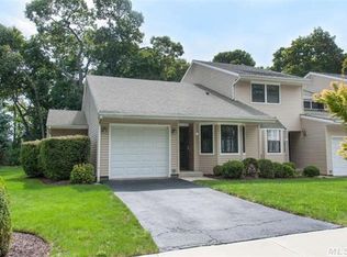 4 Mechanic Ct, Huntington, NY 11743