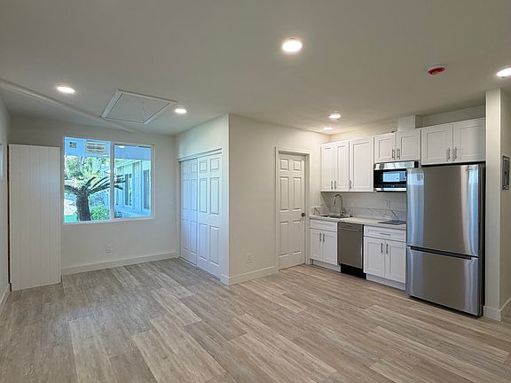 3rd image of 27533 Pasatiempo