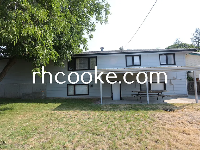 5711 N Greenwood Blvd — Photo 11