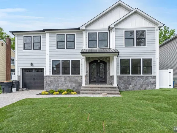 33 Surrey Ln, Bergenfield, NJ 07621