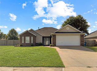 910 SW Cheyenne Dr, Bentonville, AR 72712