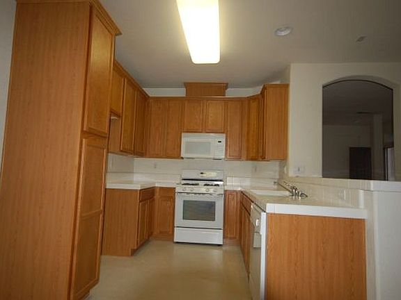 4th image of 901 Marvin Gardens Way