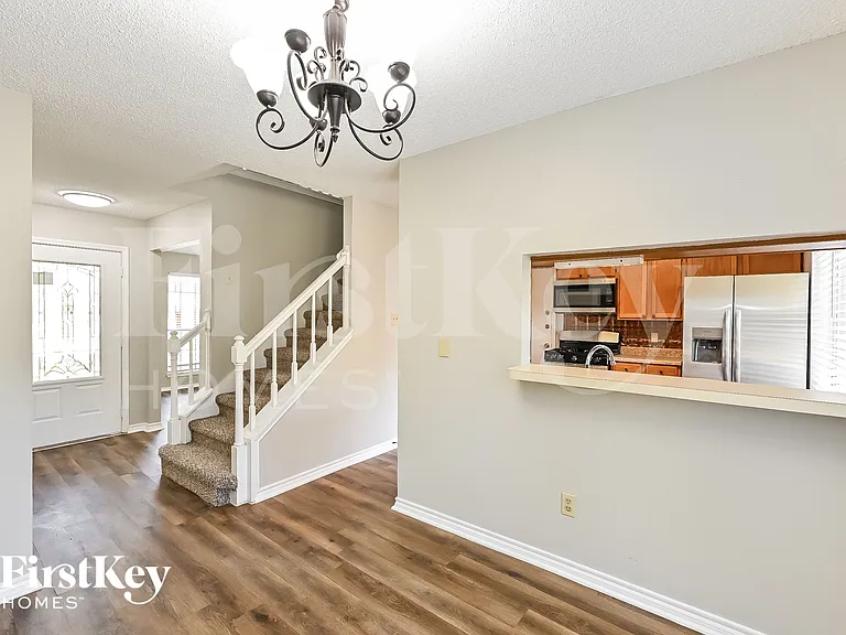 70 Timberspire Ln — Photo 6