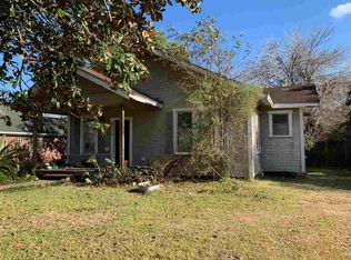 5572 Baird St, Groves, TX 77619