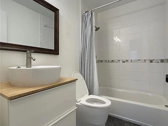 5th image of 720 S Marengo Ave #720