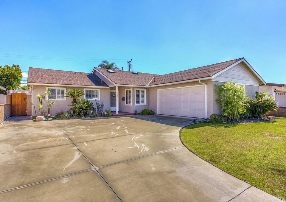 1st image of 15042 Genoa Cir