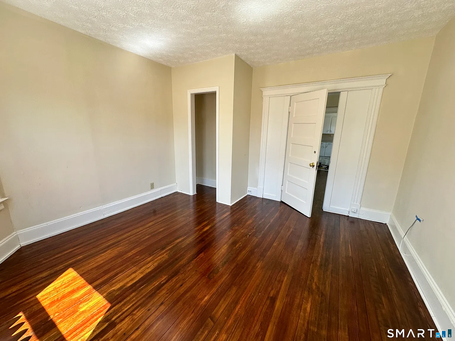 3 bed, 1.0 bath, 1100 sqft, $1,600 — Photo 2