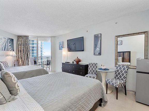 5th image of 17375 Collins Ave #1507