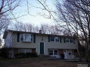 14 Mayflower Ln, East Setauket, NY 11733