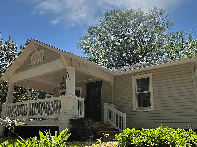 768 Charlotte Pl NW — Photo 2