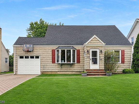 3rd image of 180 Mohawk Dr