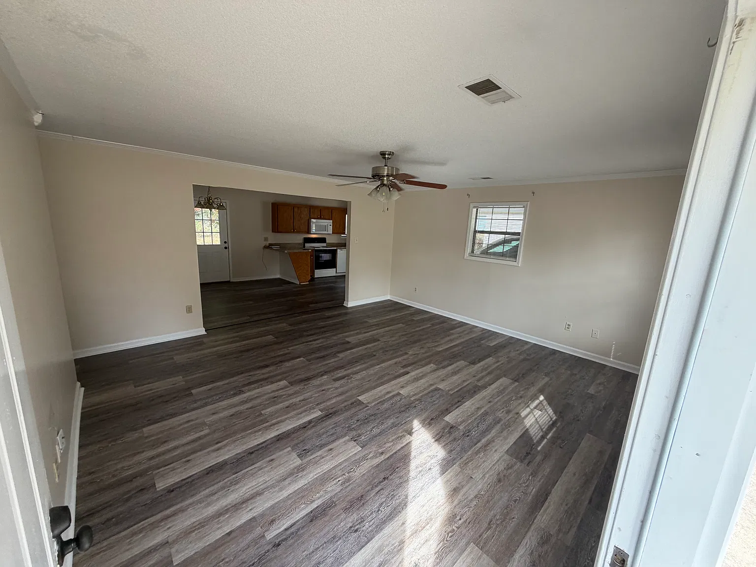 3 bed, 1216 sqft, $1,200 — Photo 3