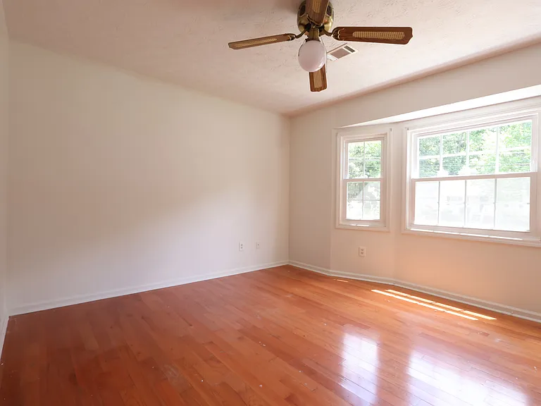 1325 Castle Royale Ct — Photo 15