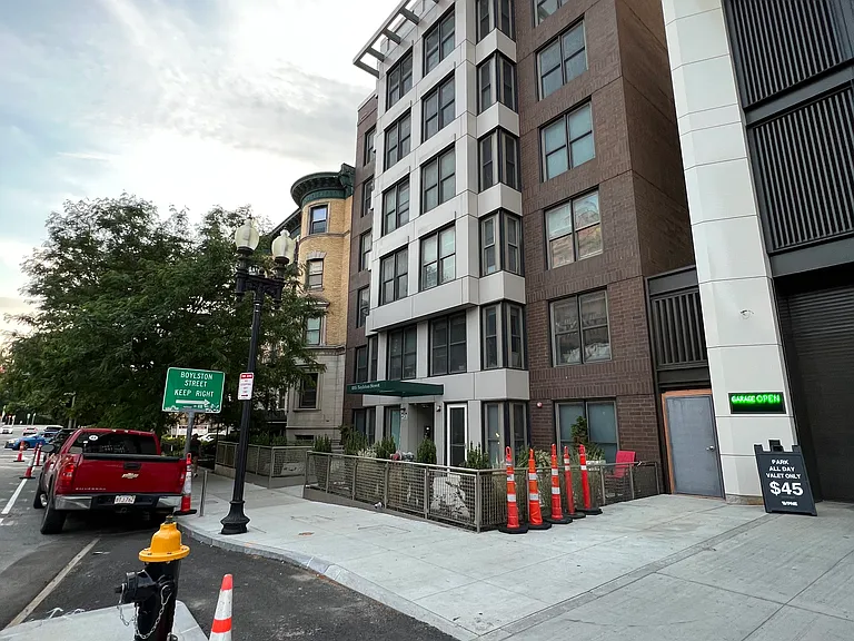 Boylston St — Photo 26