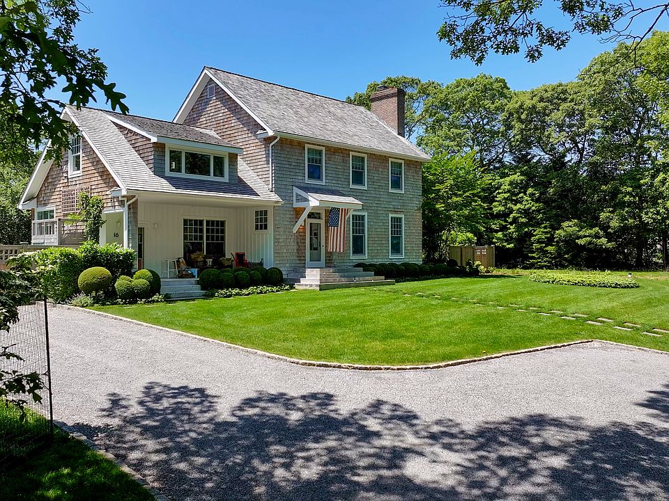 1st image of 16 Fairway Dr