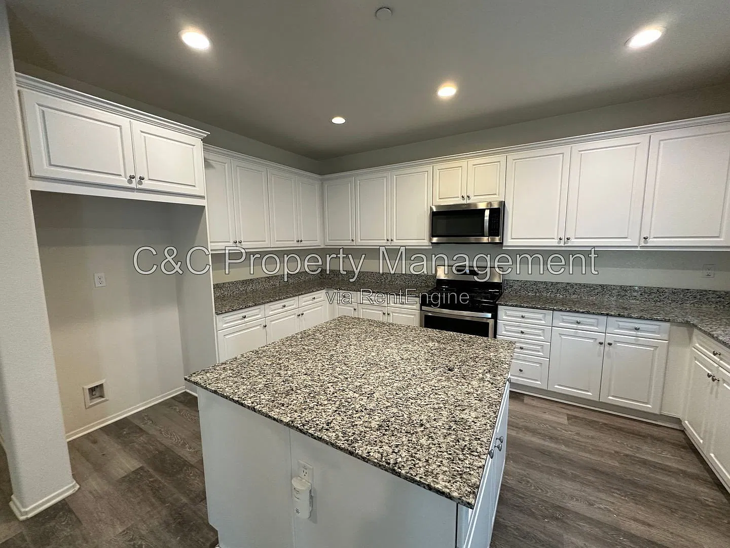 4 bed, 3.0 bath, 2442 sqft, $3,000 — Photo 3