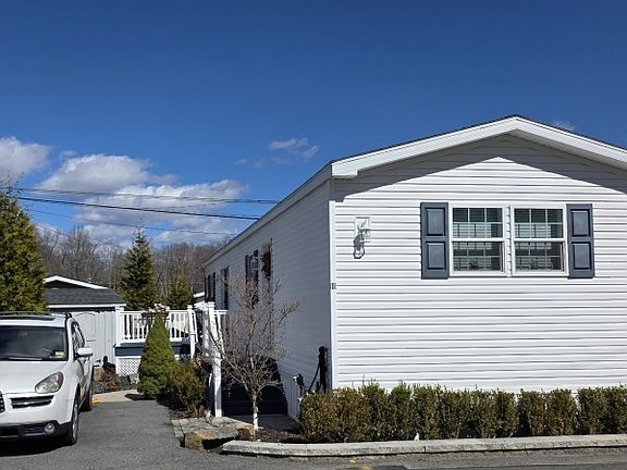 2nd image of 10 Makepeace Dr #10